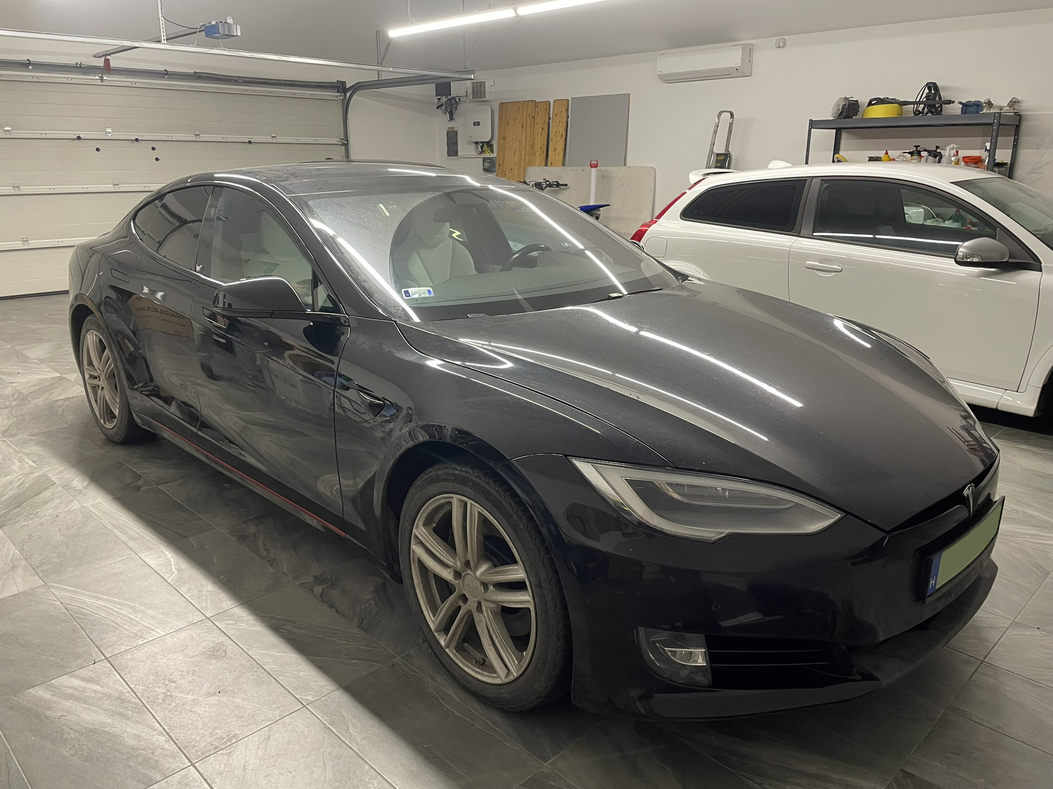 Tesla Model S | Króm eltüntetés / Chrome Delete